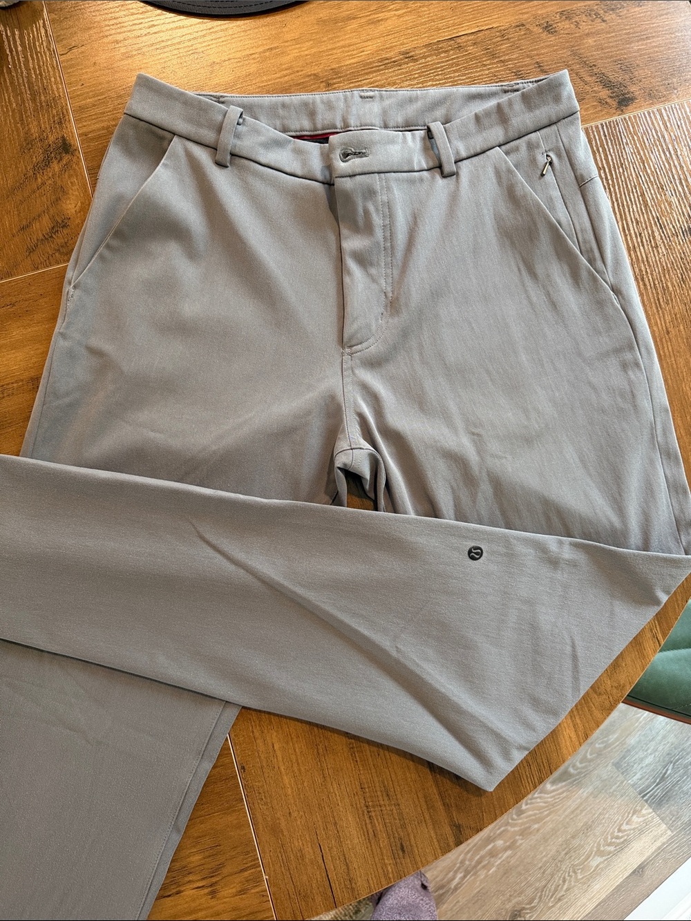lululemon athletica Men's Chino Pants in Light Gray Taupe